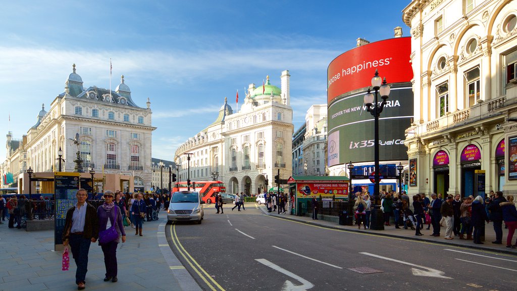 London which includes street scenes, heritage architecture and central business district