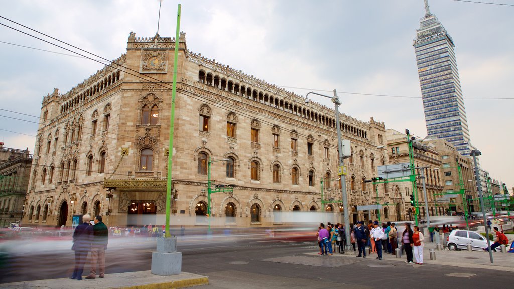 Palacio de Bellas Artes có tính năng thành phố, kiến trúc di sản và cảnh đường phố