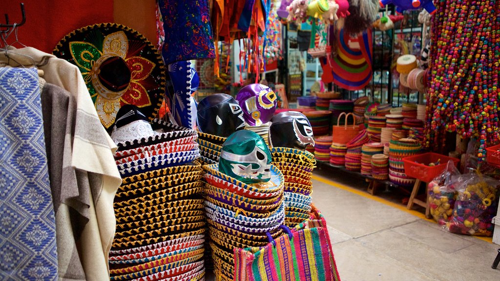 La Ciudadela showing markets