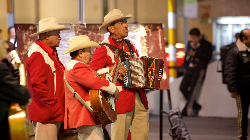 Mexico City showing a square or plaza, street performance and music