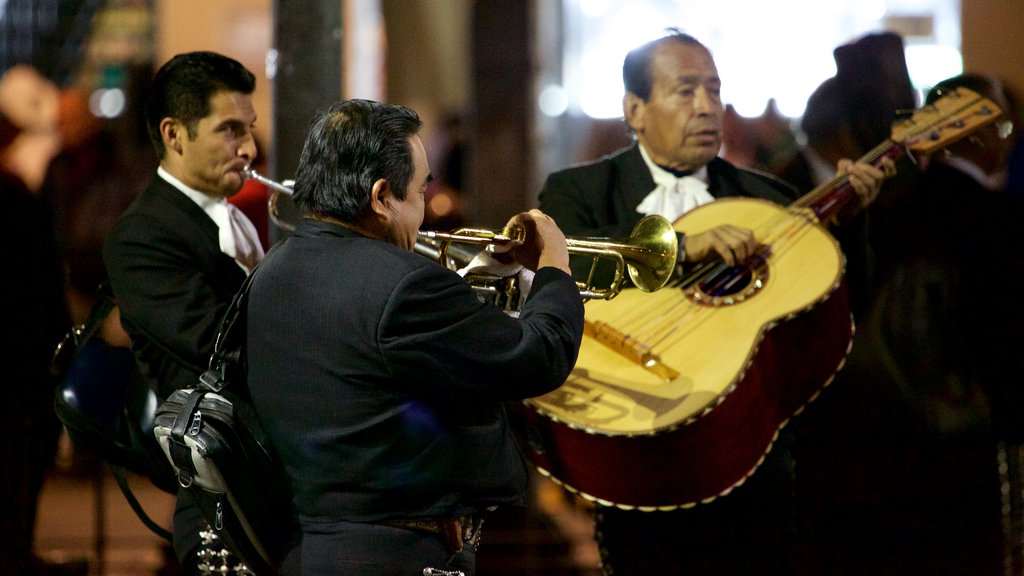 Cidade do México caracterizando performance de rua, uma praça ou plaza e música