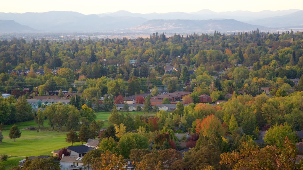 Southern Oregon which includes landscape views and autumn leaves