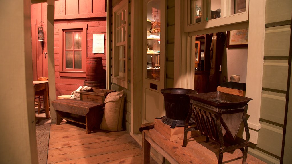 High Desert Museum showing a house and interior views