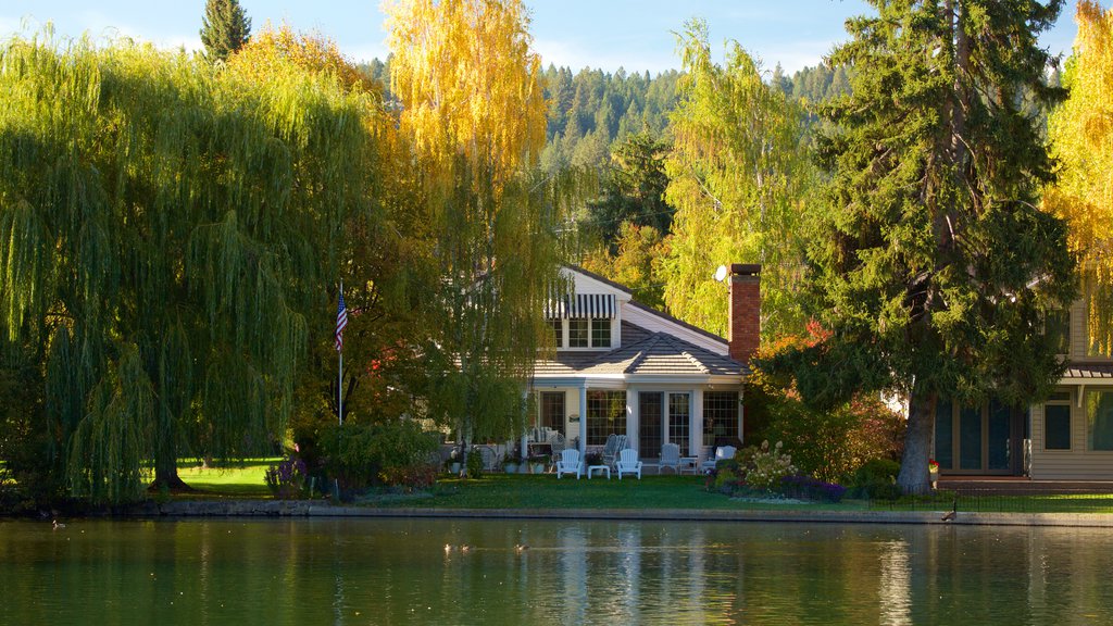 Drake Park which includes a pond, a house and autumn colours