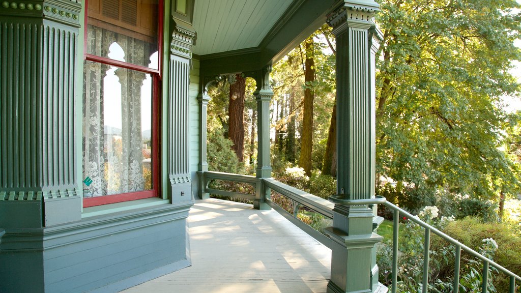 Shelton-McMurphey-Johnson House featuring a house