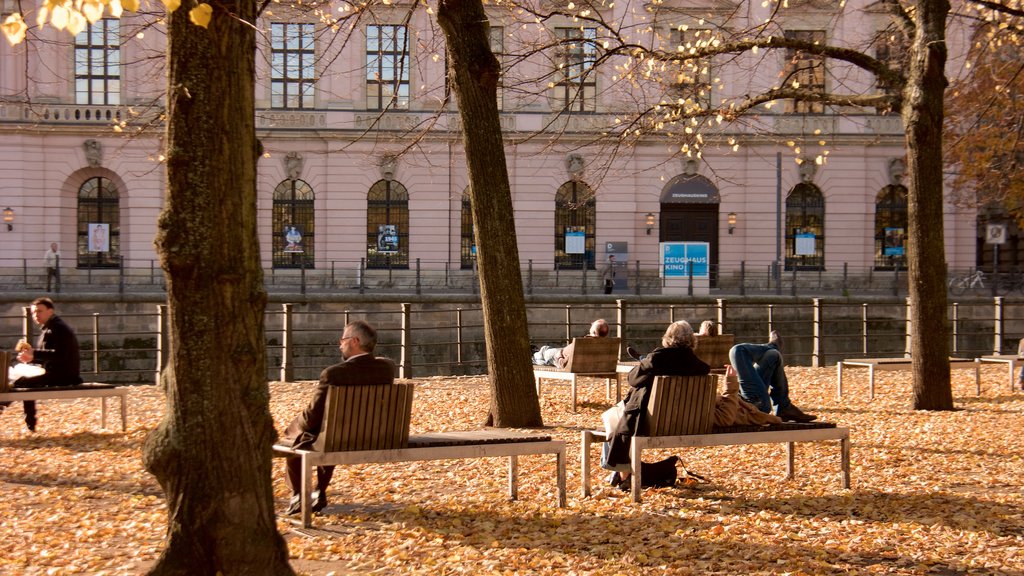 Altes Museum showing a garden and autumn leaves