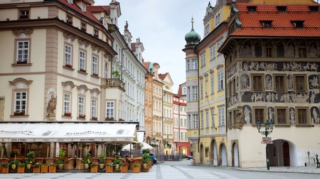 Prague Old-Town-Square1.jpg