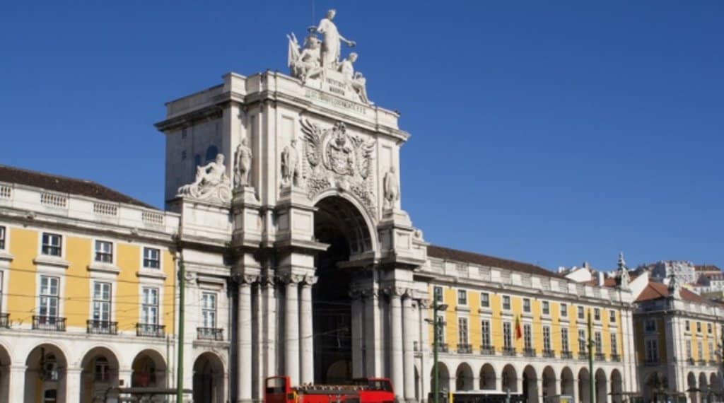 Place du commerce Lisbonne.jpg