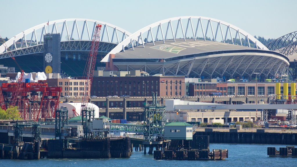 Seattle Waterfront que inclui uma baía ou porto e uma cidade