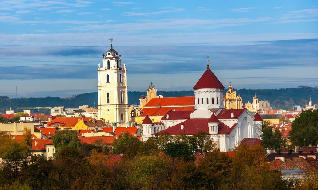 Vilnius-Cathedral_Shutterstock.jpg