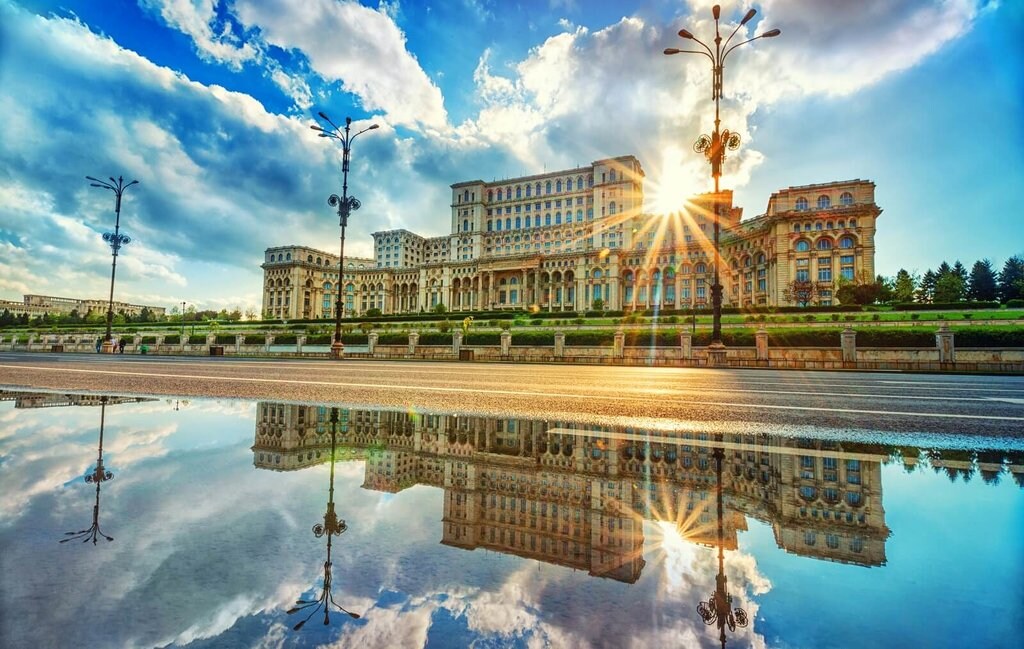 Bucharest-Parliament Palace_Getty Images-iStockphoto.jpg