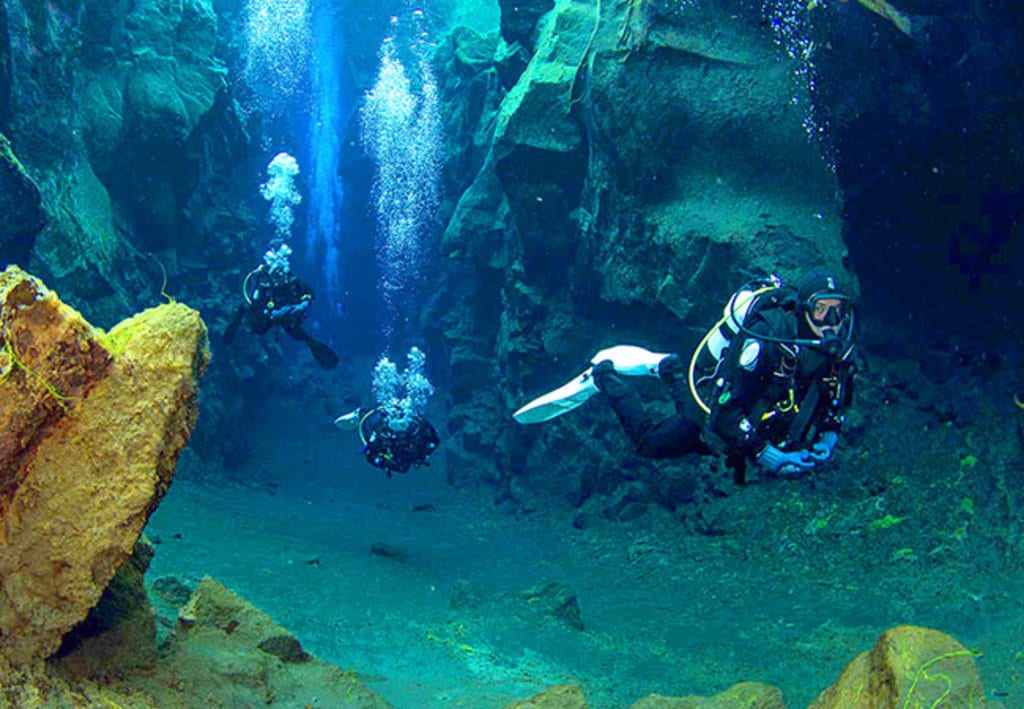 Small-GroupDivingSilfraFissure_Reykjavik_Underwater.jpg