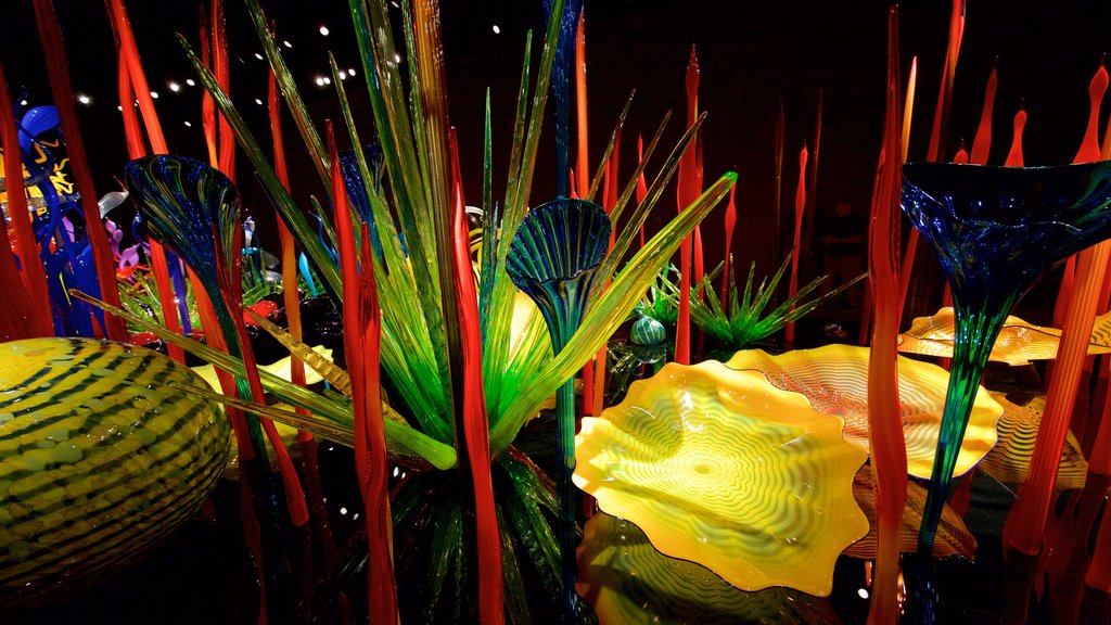 Dale Chihuly Glass Museum mostrando vistas internas e arte