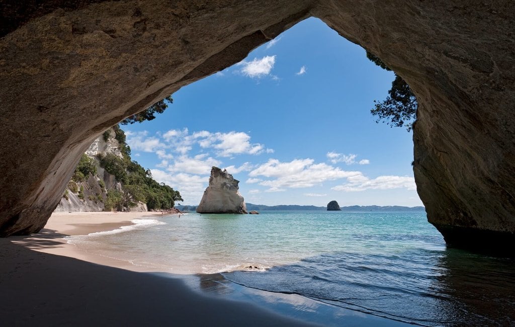 NewZealand-NorthIsland-CathedralCove_GettyImages.jpg