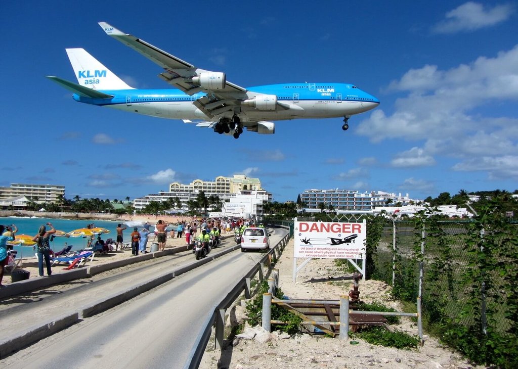 Sint Maarten-Maho-Don'tMiss_VisualHunt.jpg