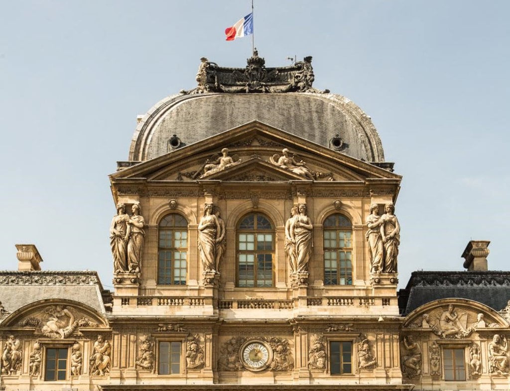 la façade Renaissance de la Cour Carré du Palais du Louvre2.jpg