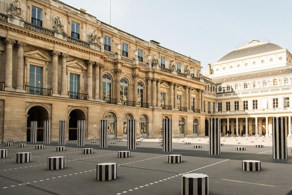 Daniel Buren Les Deux Plateaux, sculpture in situ, cour d'honneur du Palais-Royal,.jpg