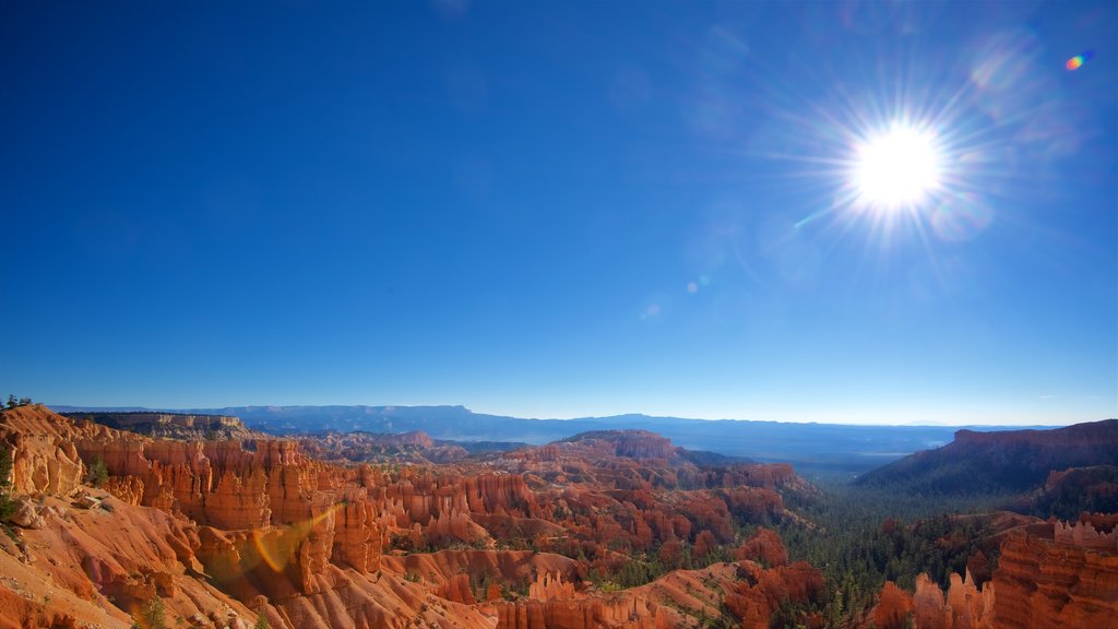 Parque Nacional de Bryce Canyon mostrando paisagens do deserto, cenas tranquilas e paisagem