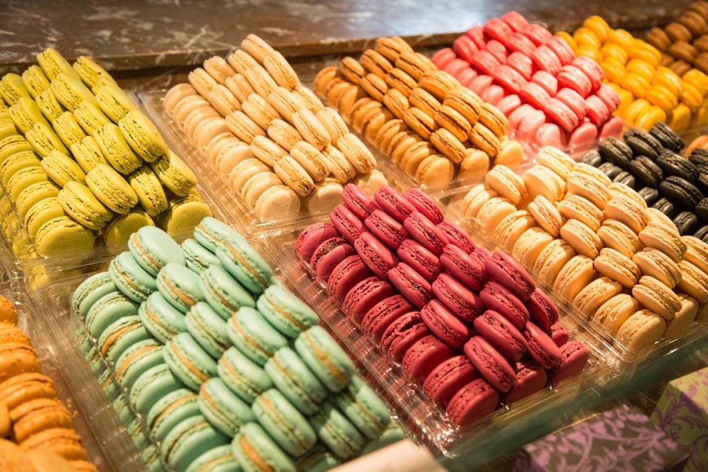 Macarons Ladurée - 75008 Paris..jpg