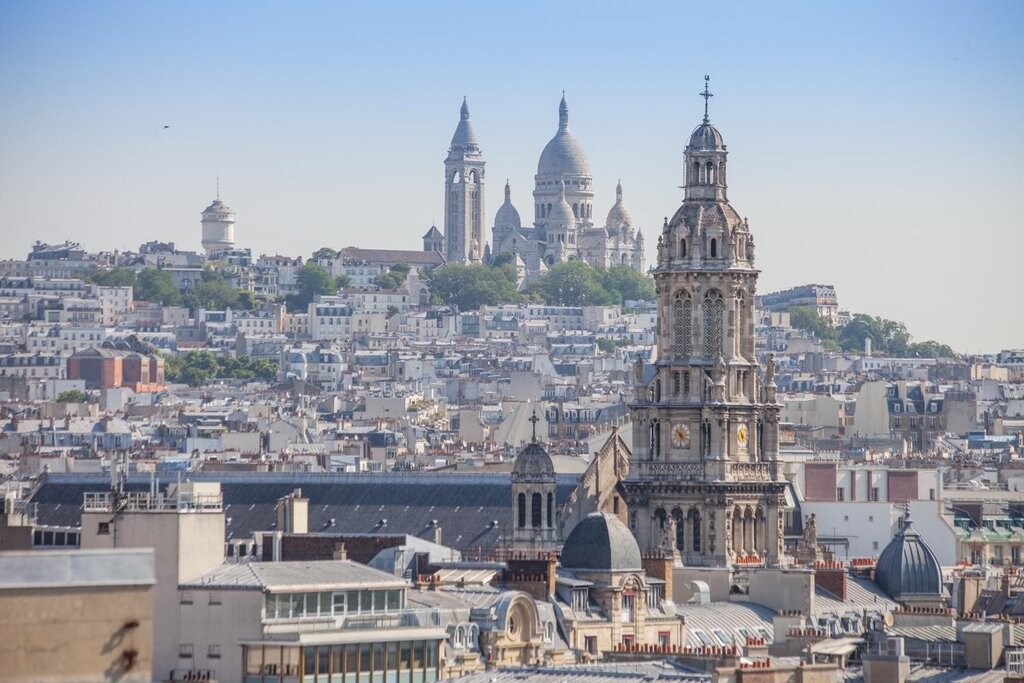 Vue sur le Sacré-Coeur depuis la terrasse du Printemps Haussmann.jpg