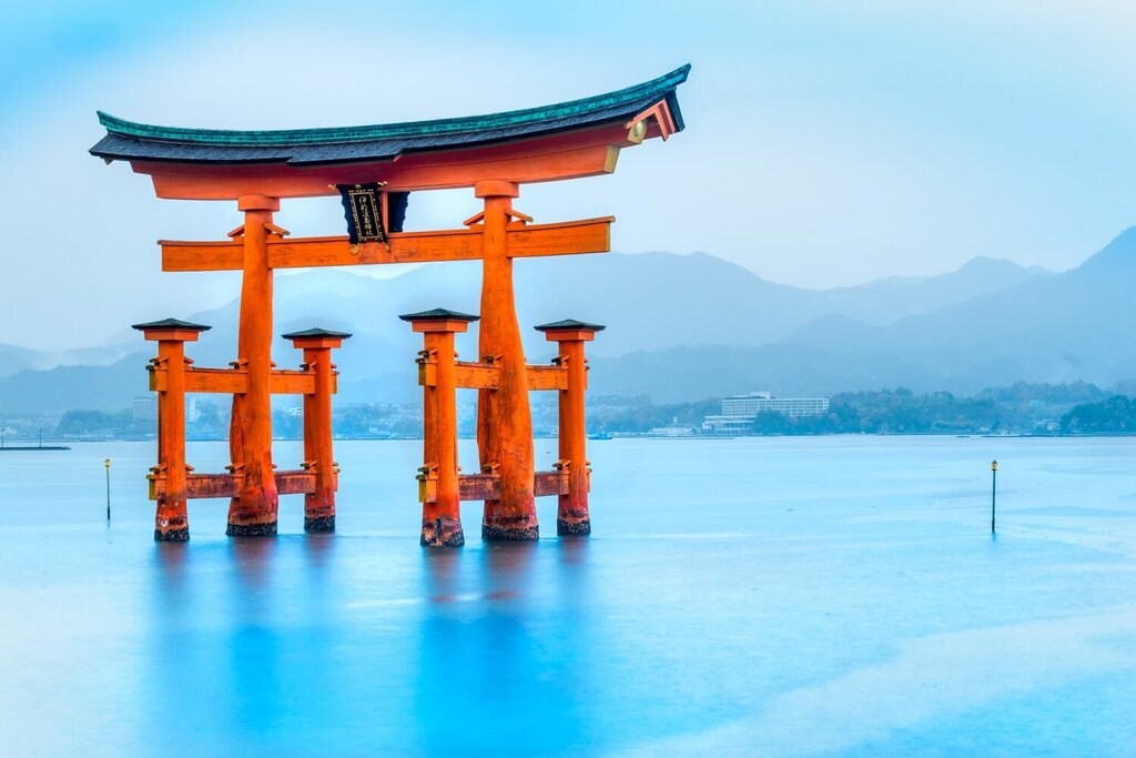 Japan-Itsukushima-Culture_Shutterstock.jpg