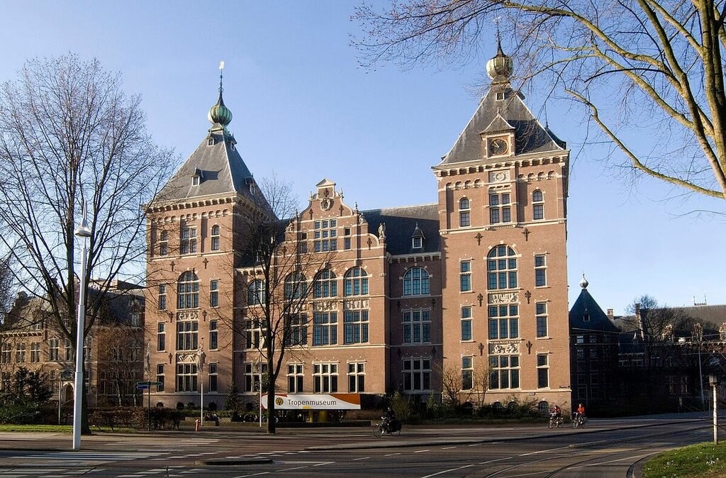 Amsterdam-Tropenmuseum_Wikimediacommons.jpg