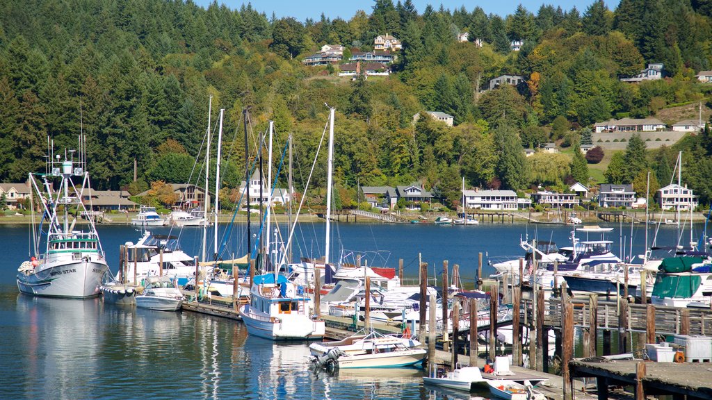 Gig Harbor mostrando imágenes de bosques, una ciudad costera y un club náutico