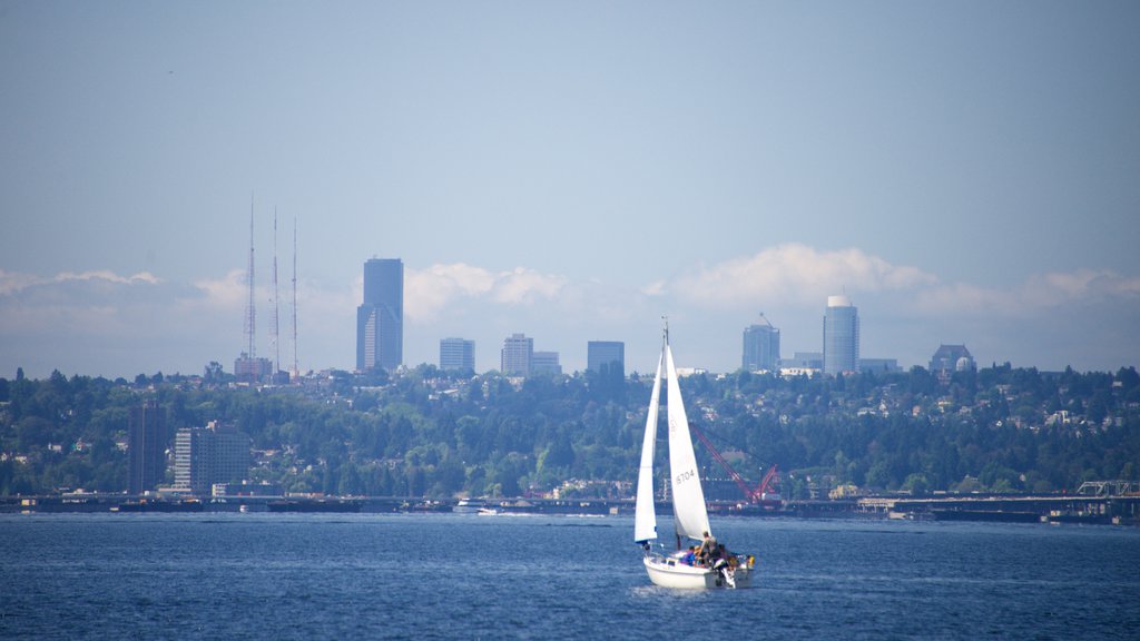 Marina Park showing a lake or waterhole, a city and sailing