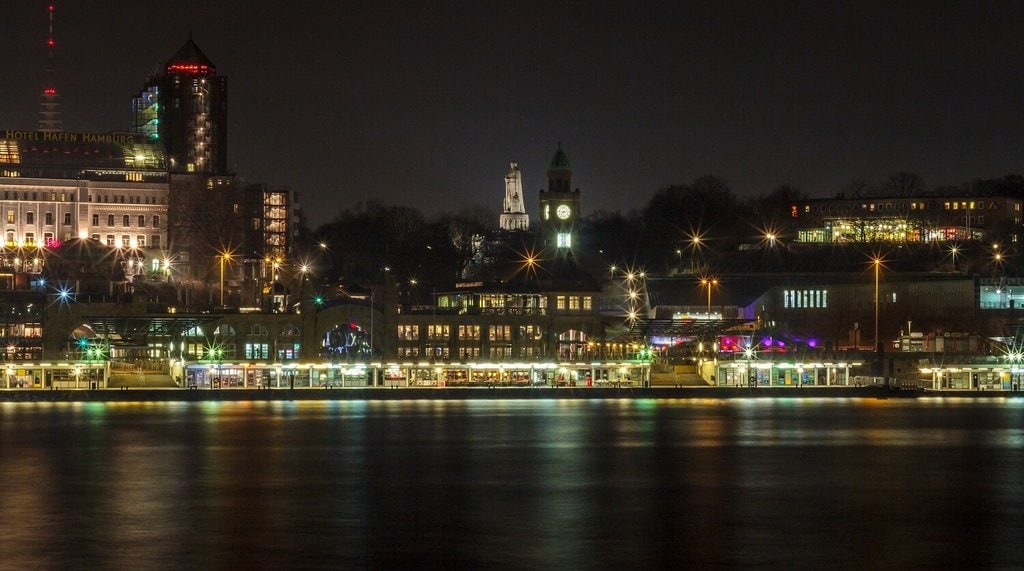 Hamburg-Party-StPauli2-VisualHunt.jpg