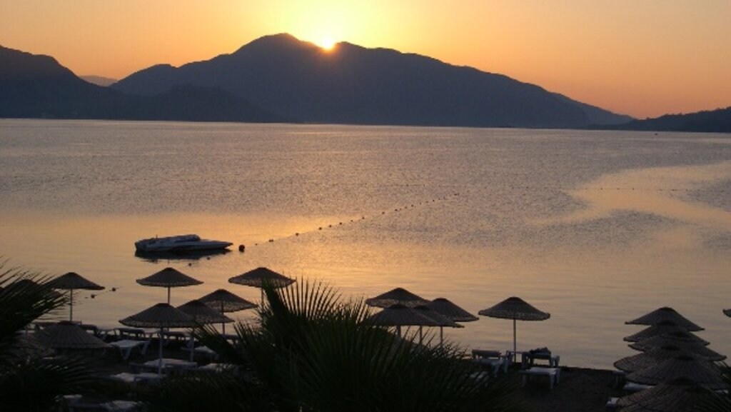 Marmaris_budget_beach_Shutterstock.jpg