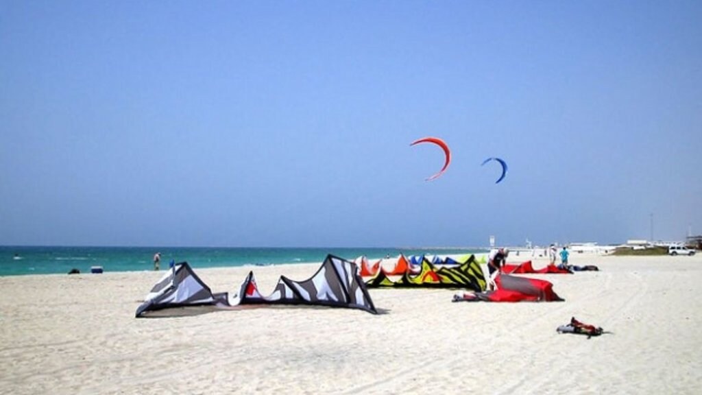 Dubai_active kitesurfing_flickr.jpg