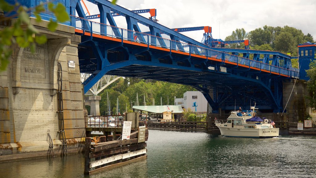 Fremont Bridge showing a bridge, heritage architecture and a river or creek