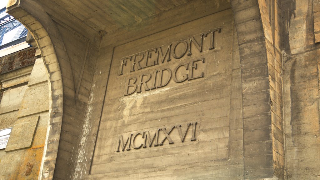 Fremont Bridge which includes signage, heritage architecture and a bridge