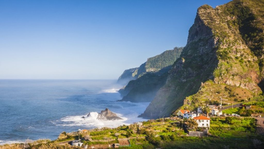 Madeira_nature_seaandkliffs_EDAM.jpg