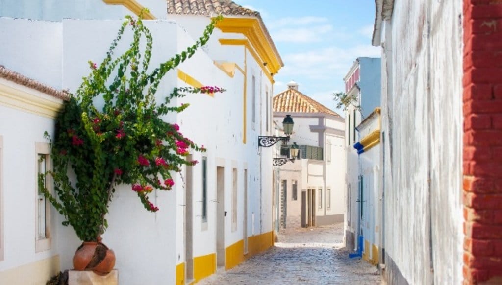 Algarve_romantic_town_EDAM.jpg