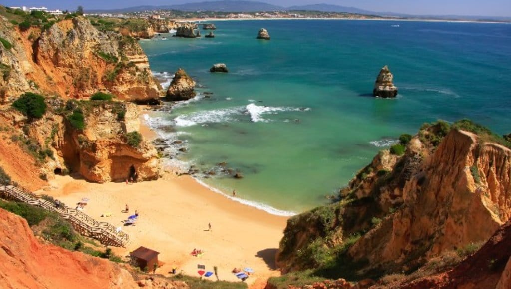 Algarve_family_beach_EDAM_Shutterstock.jpg