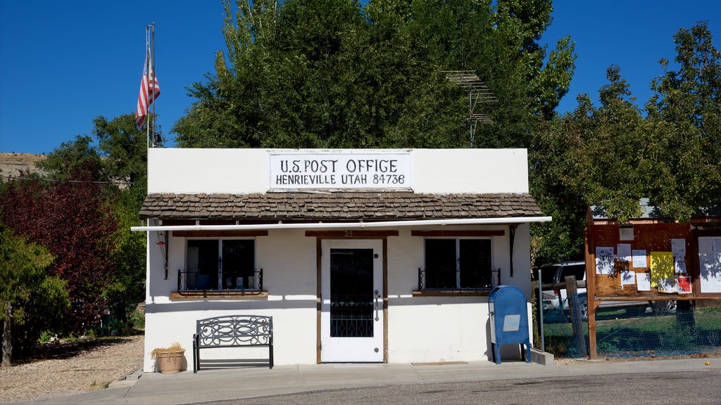 Bryce Canyon which includes signage and a small town or village