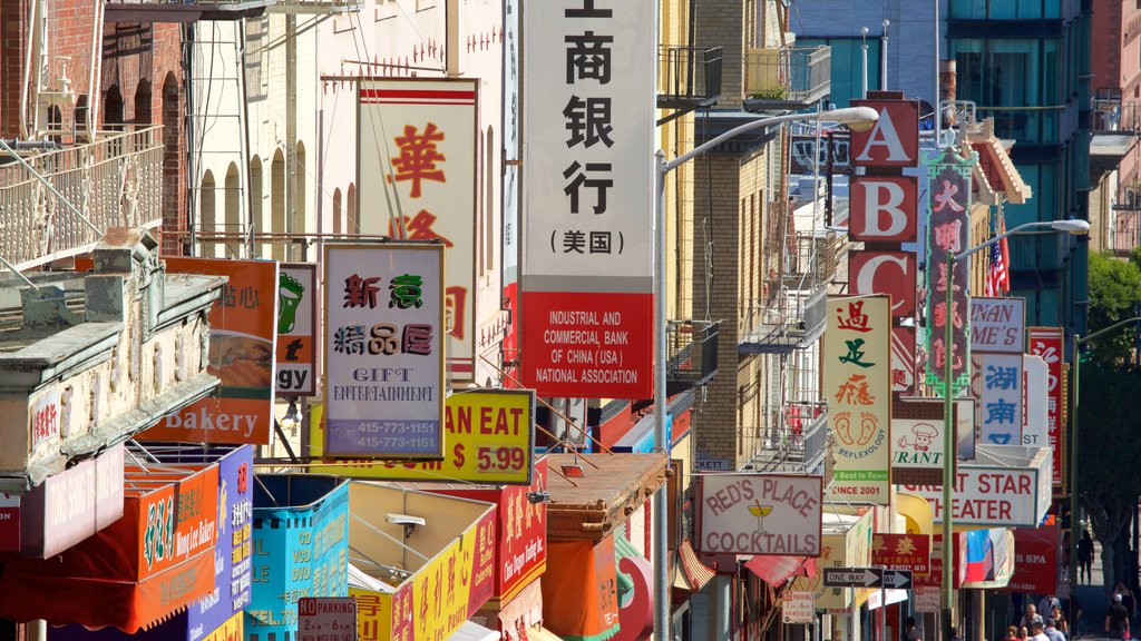 Chinatown que incluye una ciudad, señalización y distrito financiero central