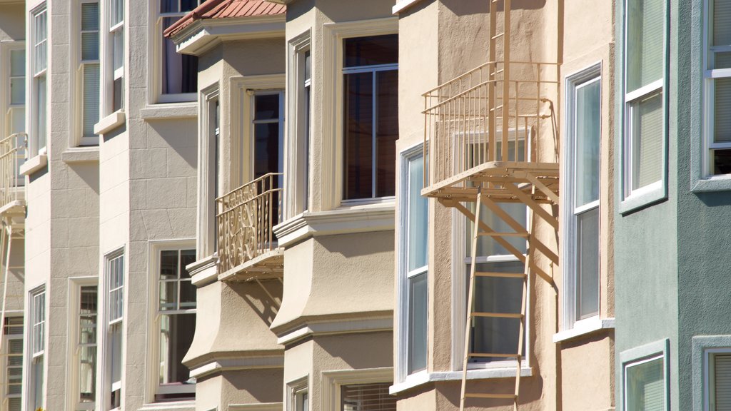 Barrio de Polk Gulch mostrando una casa y una ciudad