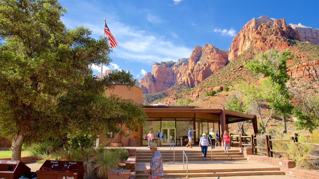 Zion Human History Museum mostrando montanhas