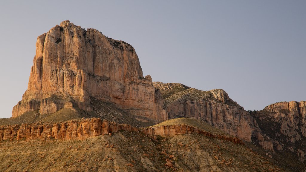 Parque Nacional Montañas de Guadalupe que incluye una ruina