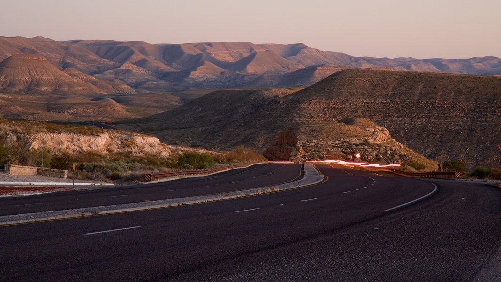 Guadalupe Mountains National Park que inclui montanhas e paisagens do deserto