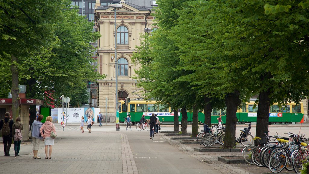 Helsinki showing street scenes