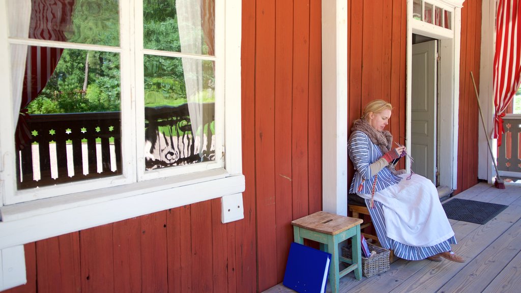 Freilichtmuseum Seurasaari sowie einzelne Frau