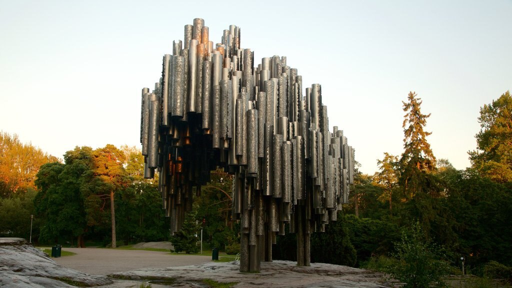 Sibeliusmonumentet som inkluderar ett monument