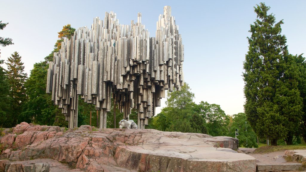 Monumento a Sibelius ofreciendo un monumento