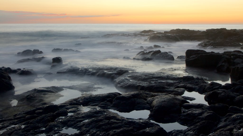 Kailua-Kona que inclui paisagens litorâneas e um pôr do sol