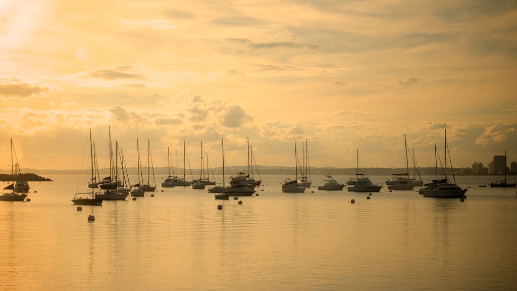 Punta del Este showing landscape views, sailing and a sunset