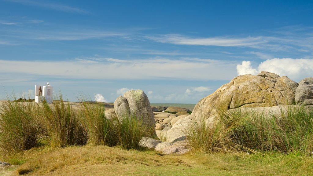 Punta del Diablo showing general coastal views