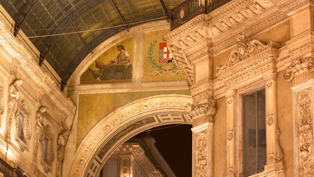 Galleria Vittorio Emanuele II ofreciendo vistas interiores, un edificio administrativo y patrimonio de arquitectura